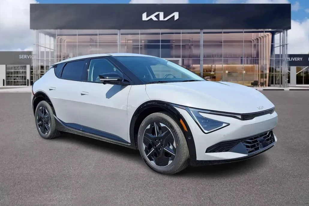 2025 Kia EV6 Wind photo 1