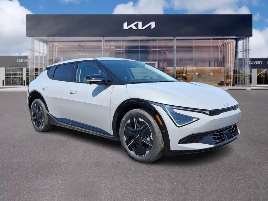 2025 Kia EV6 Wind photo 1