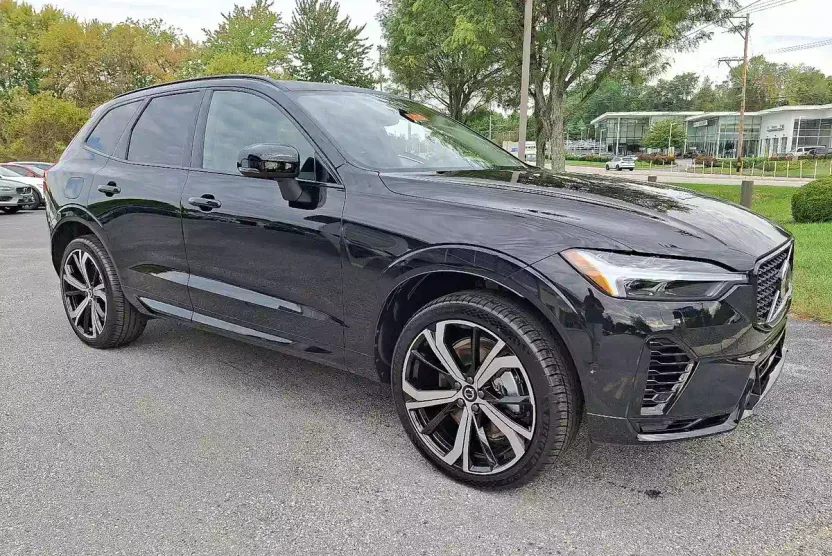 2025 Volvo XC60 Hybrid T8 eAWD photo 1