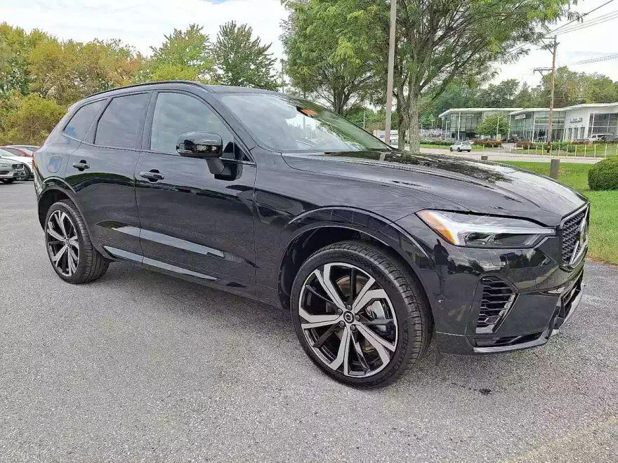 2025 Volvo XC60 Hybrid T8 eAWD photo 1