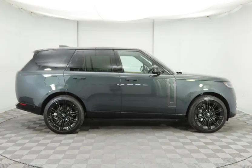 2025 Land Rover Range Rover SE photo 1