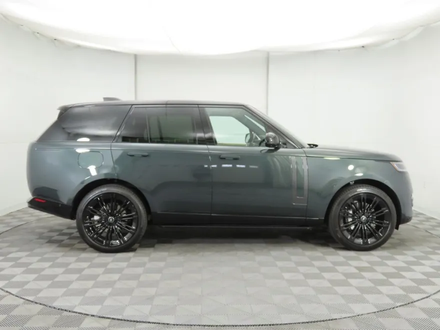 2025 Land Rover Range Rover SE photo 1
