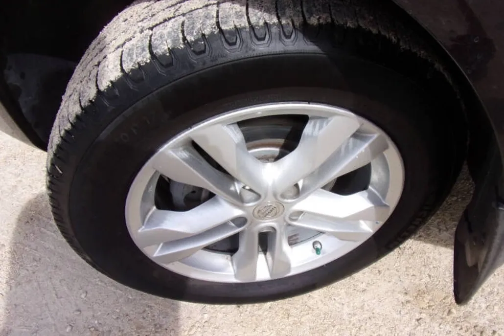 2012 Nissan Rogue SV photo 1