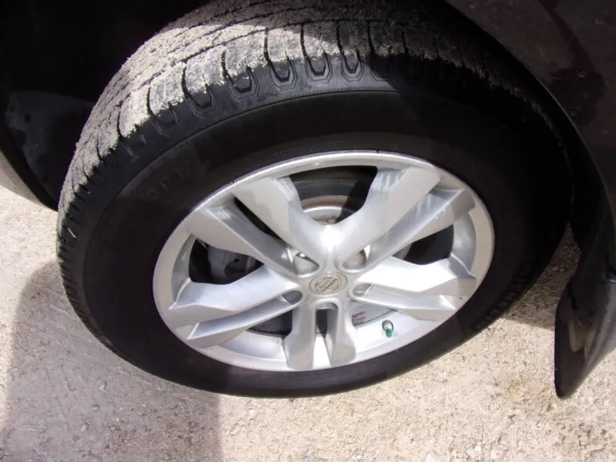 2012 Nissan Rogue SV photo 1