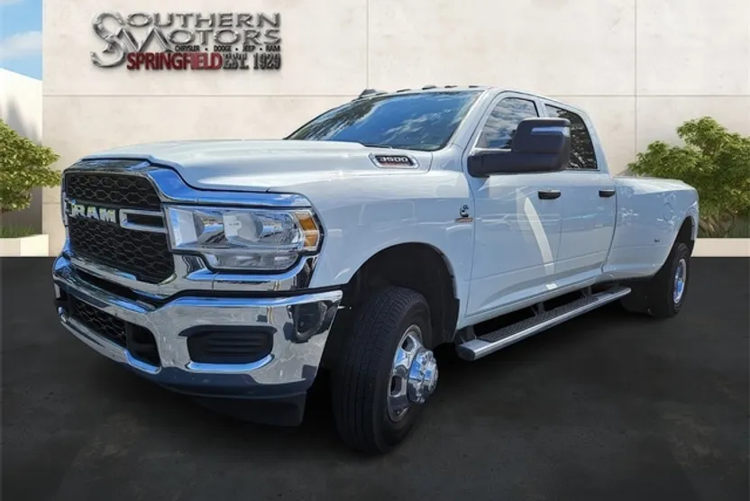 2024 Ram 3500 Tradesman photo 1