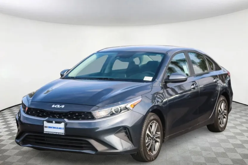 2023 Kia Forte LXS photo 1