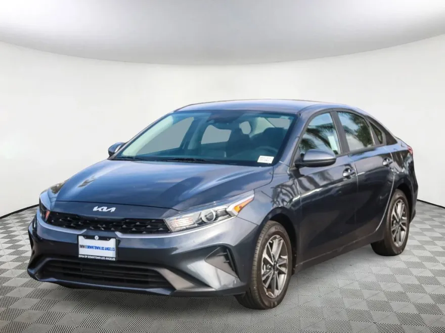 2023 Kia Forte LXS photo 1