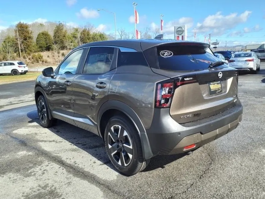 2025 Nissan Kicks SV photo 1