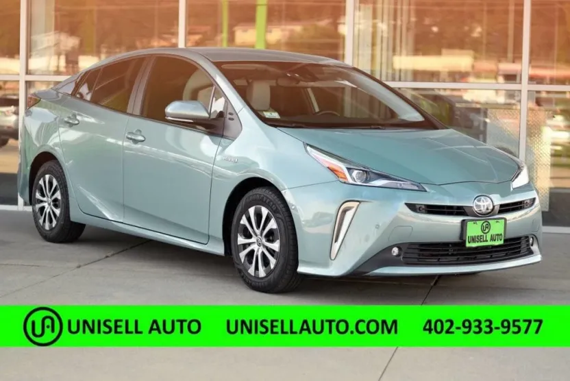2022 Toyota Prius XLE AWD-e photo 1