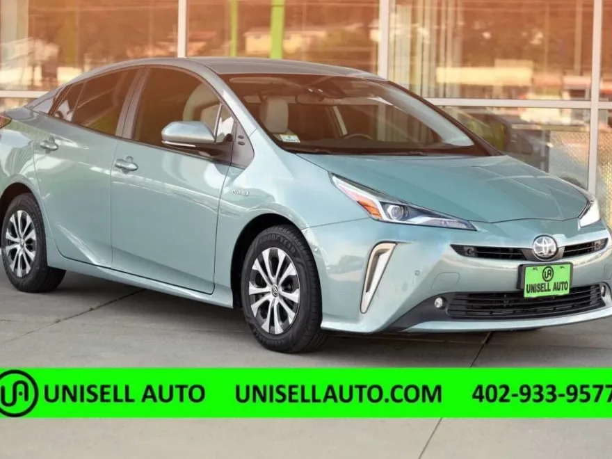 2022 Toyota Prius XLE AWD-e photo 1