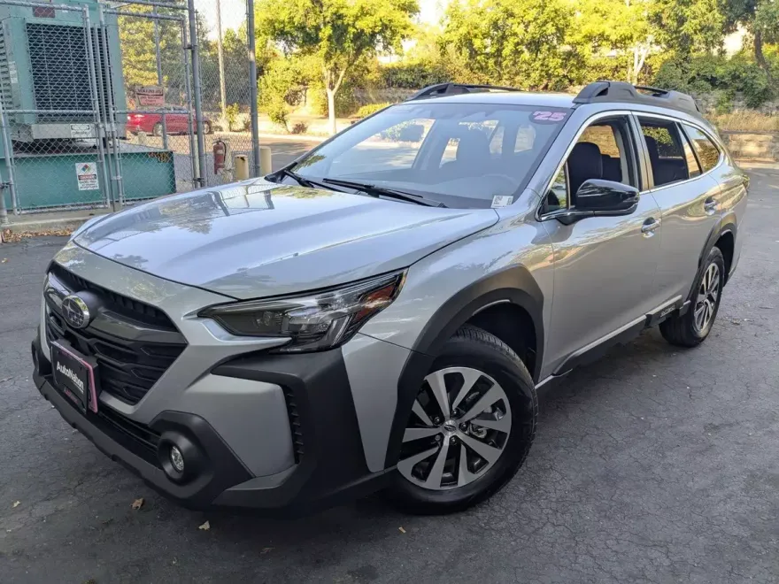 2025 Subaru Outback Premium photo 1