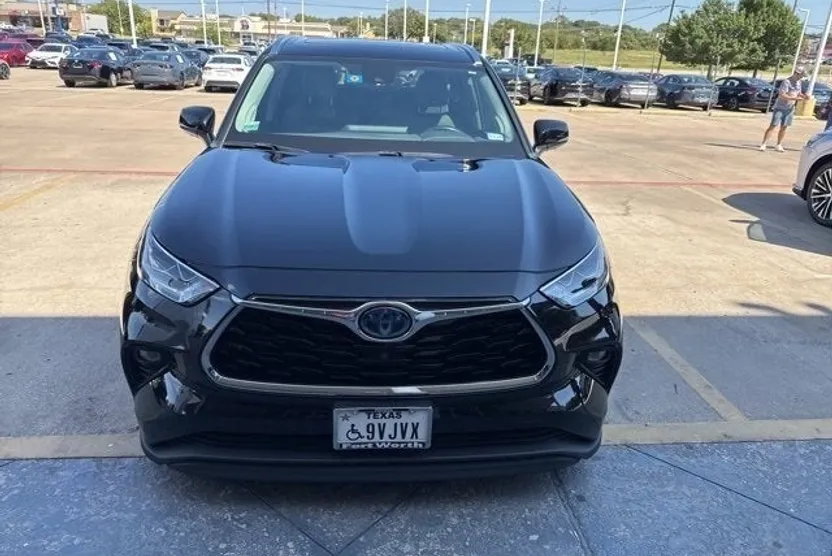 2022 Toyota Highlander Hybrid Limited photo 1