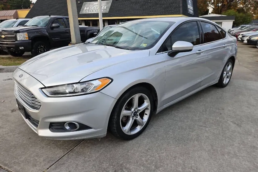 2016 Ford Fusion S photo 1