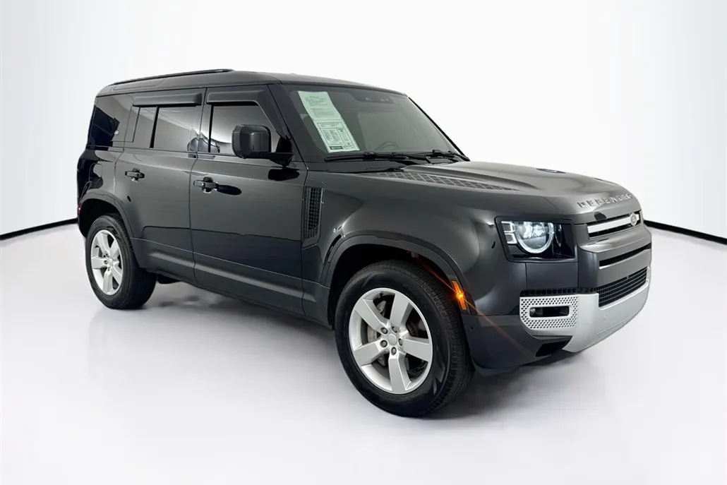 2023 Land Rover Defender 110 SE photo 1