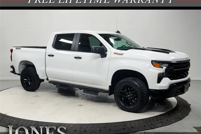 2025 Chevrolet Silverado 1500 Custom Trail Boss photo 1