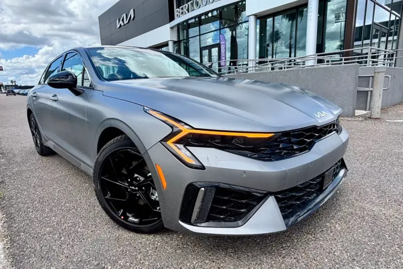 2026 Kia K5 GT-Line photo 1