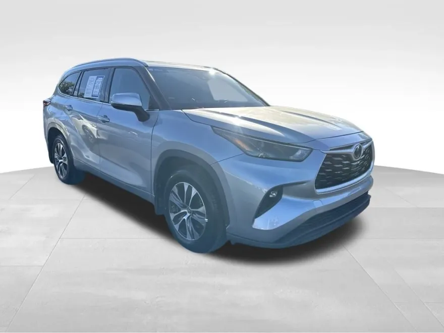 2022 Toyota Highlander XLE photo 1