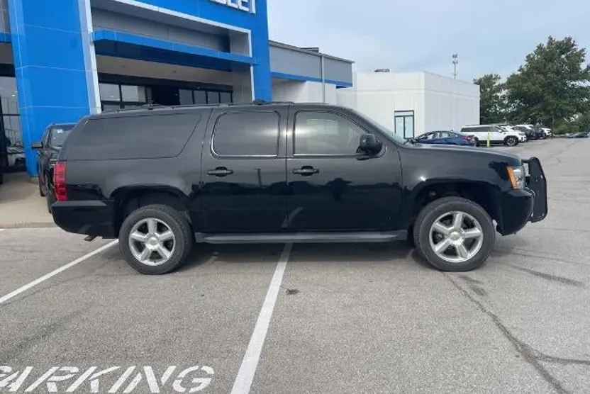 2013 Chevrolet Suburban 1500 LT photo 1