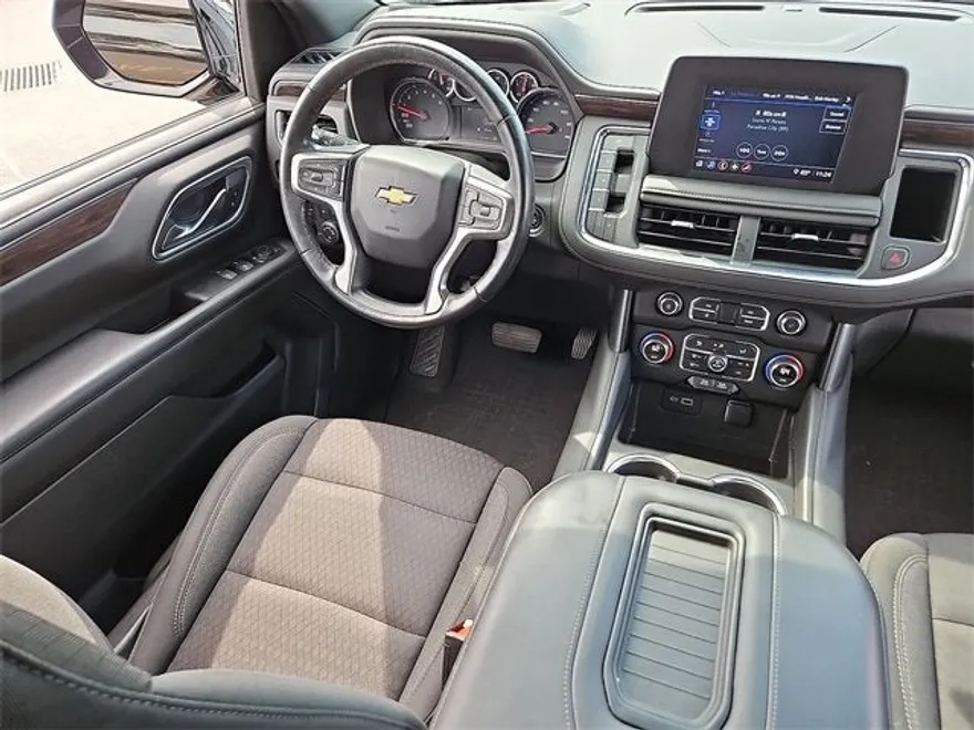 2023 Chevrolet Suburban LS photo 1