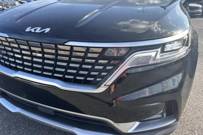 2022 Kia Carnival SX photo 1
