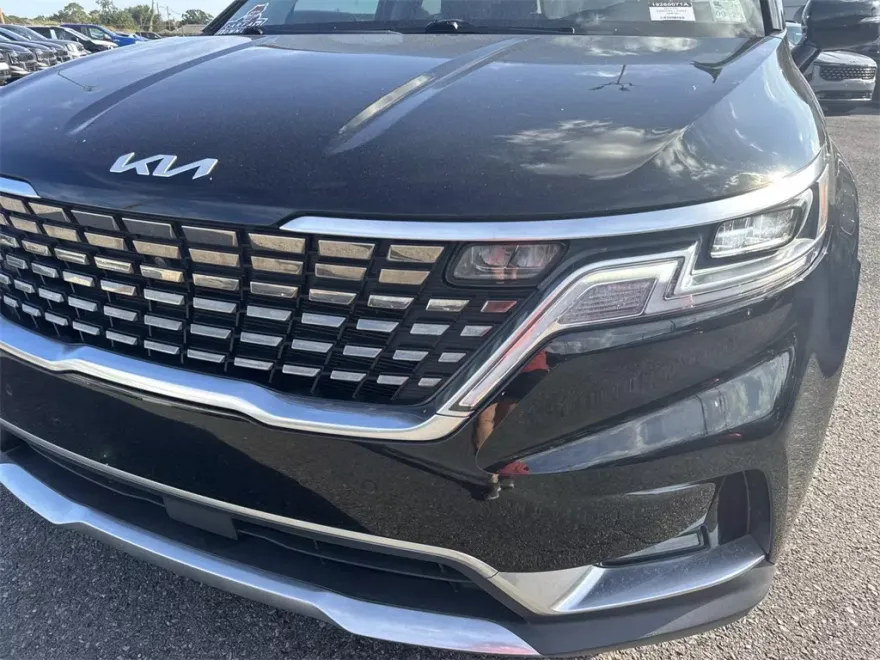 2022 Kia Carnival SX photo 1