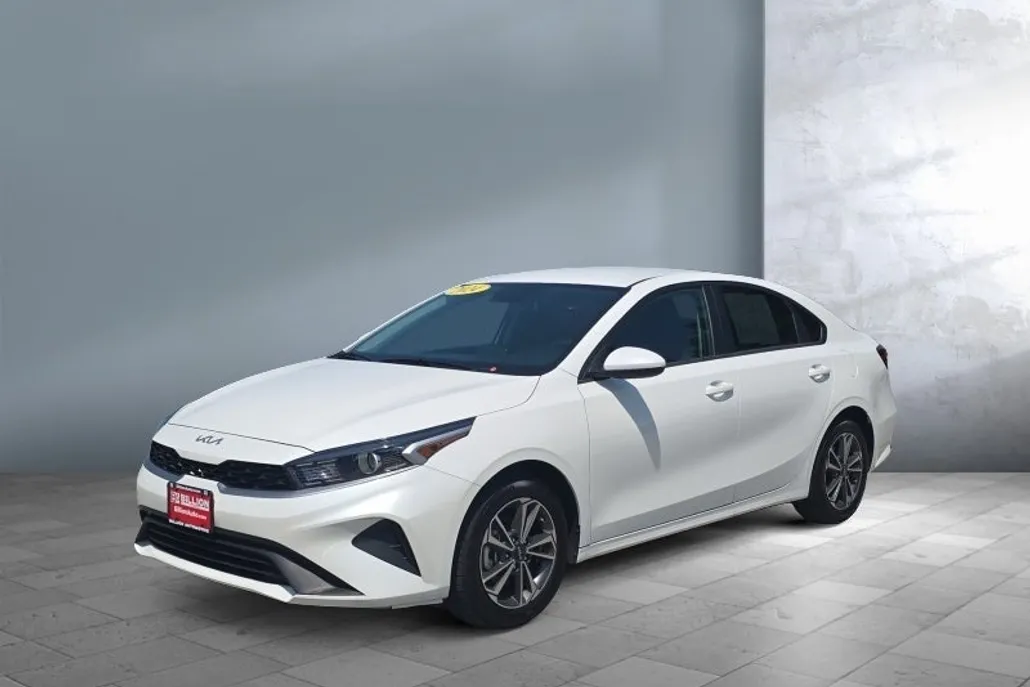 2024 Kia Forte LXS photo 1