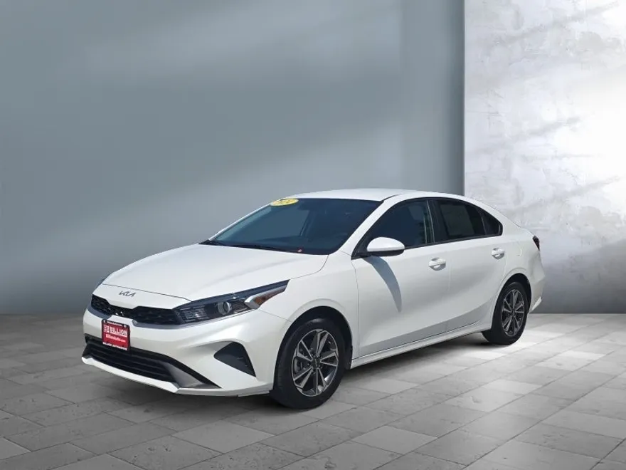 2024 Kia Forte LXS photo 1