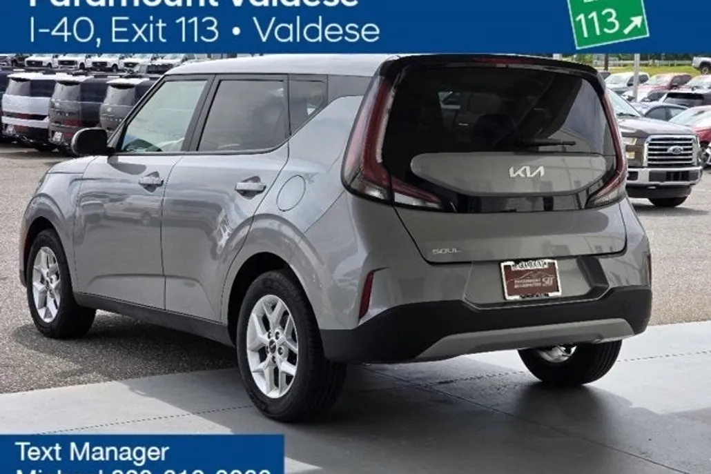 2023 Kia Soul LX photo 1