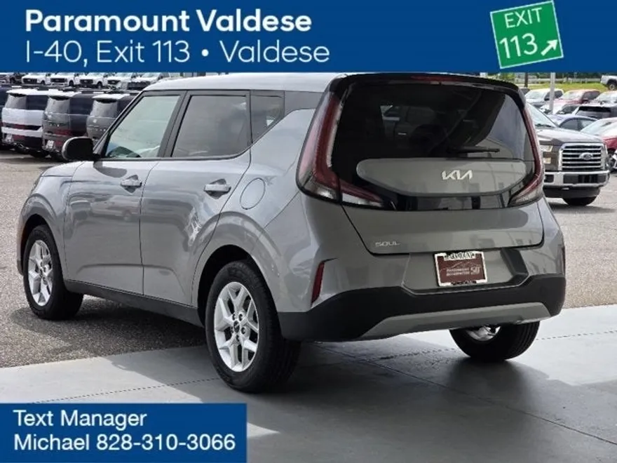 2023 Kia Soul LX photo 1