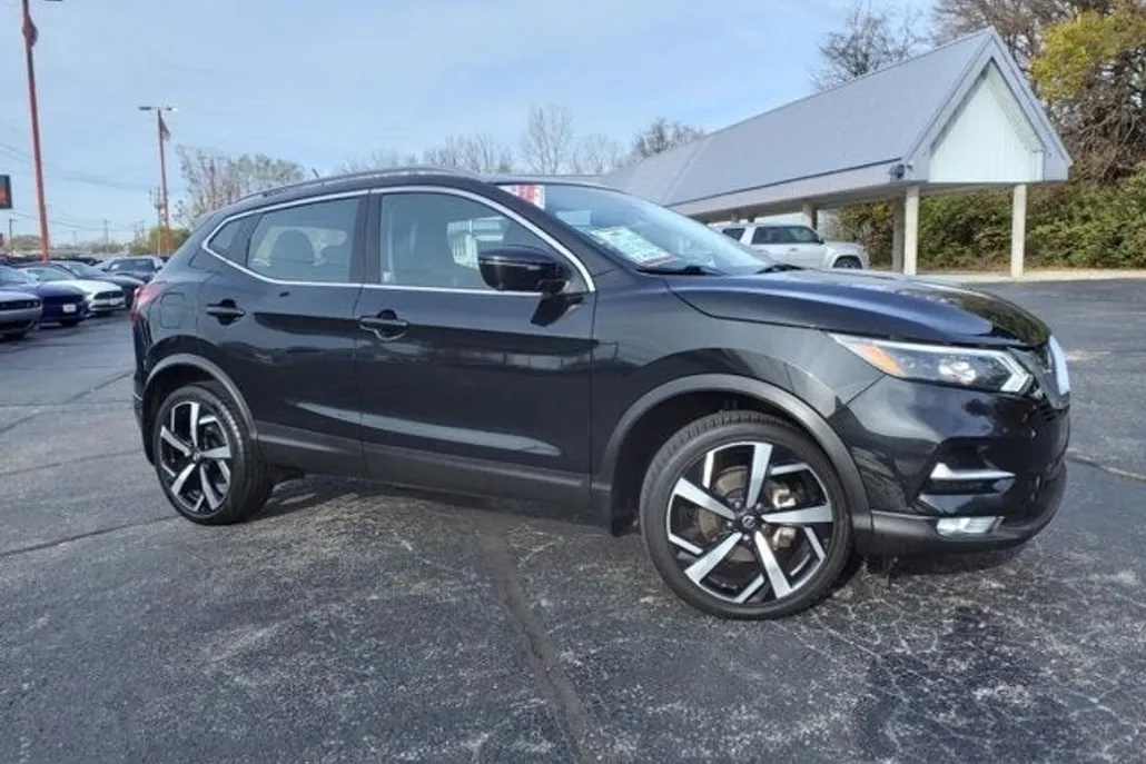 2022 Nissan Rogue Sport SL photo 1
