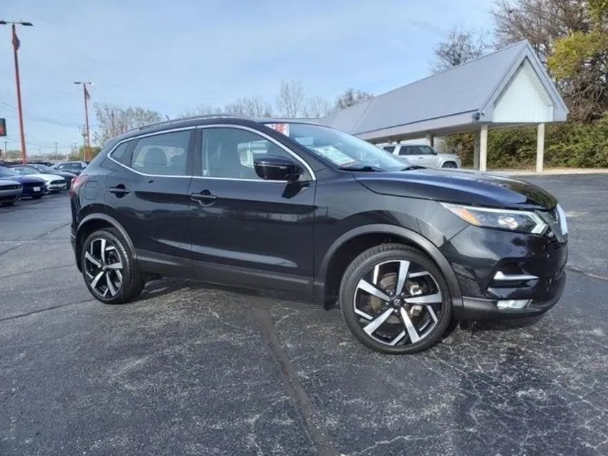 2022 Nissan Rogue Sport SL photo 1