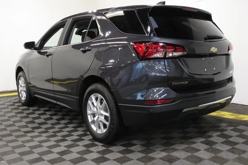 2022 Chevrolet Equinox LT photo 1