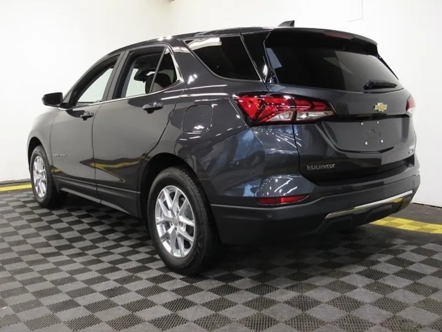 2022 Chevrolet Equinox LT photo 1