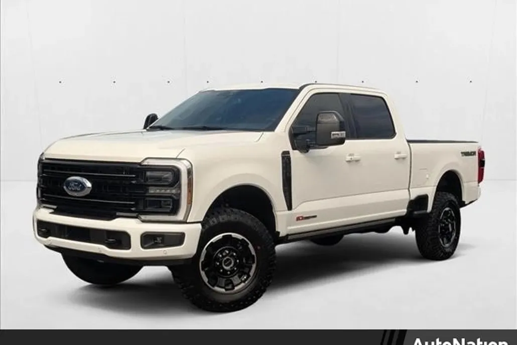2025 Ford F-250 Platinum photo 1