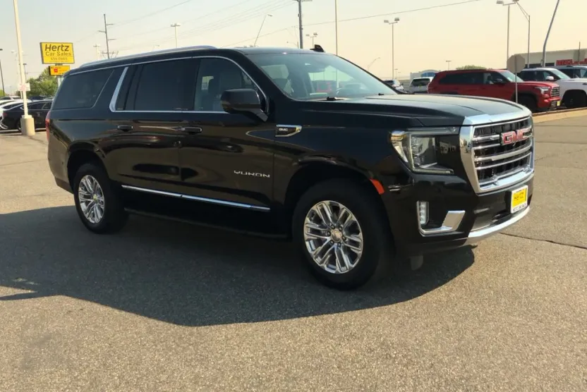 2024 Gmc Yukon XL SLT photo 1