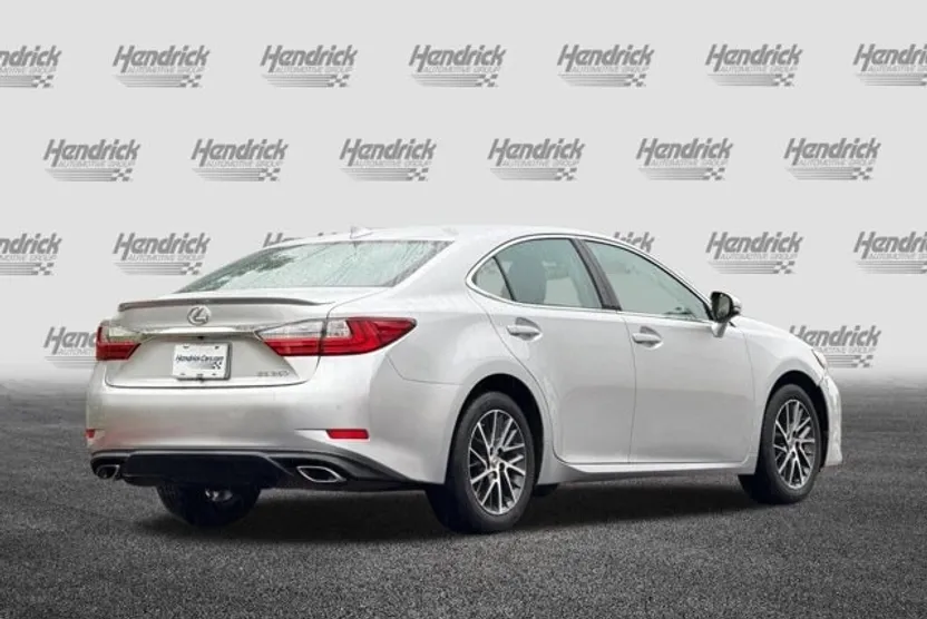 2016 Lexus ES 350 photo 1