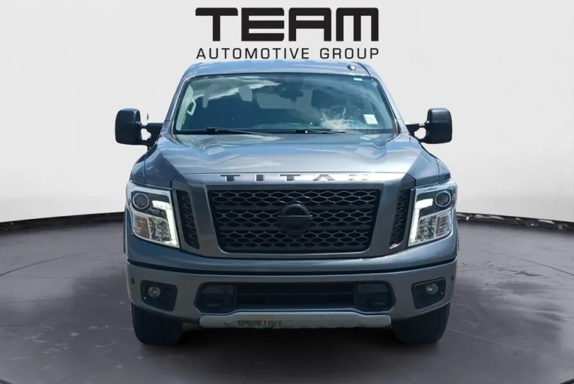 2018 Nissan Titan PRO-4X photo 1