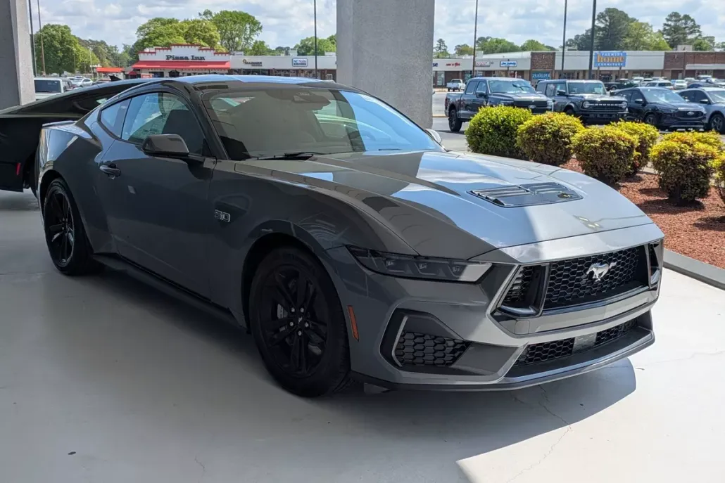 2025 Ford Mustang GT photo 1