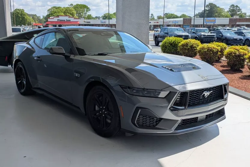2025 Ford Mustang GT photo 1