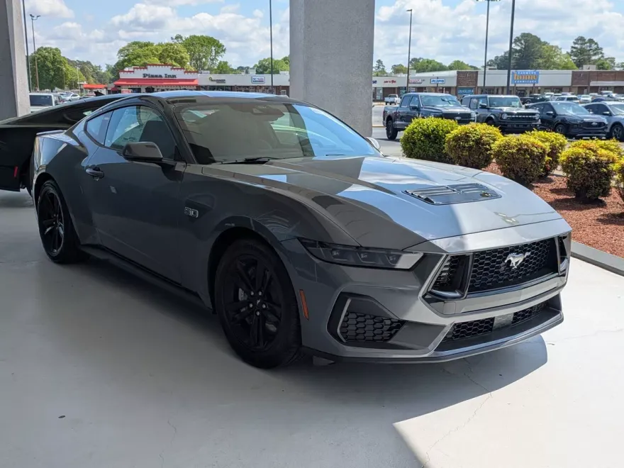 2025 Ford Mustang GT photo 1