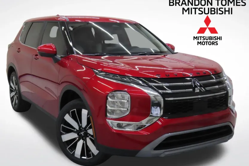 2025 Mitsubishi Outlander SE photo 1