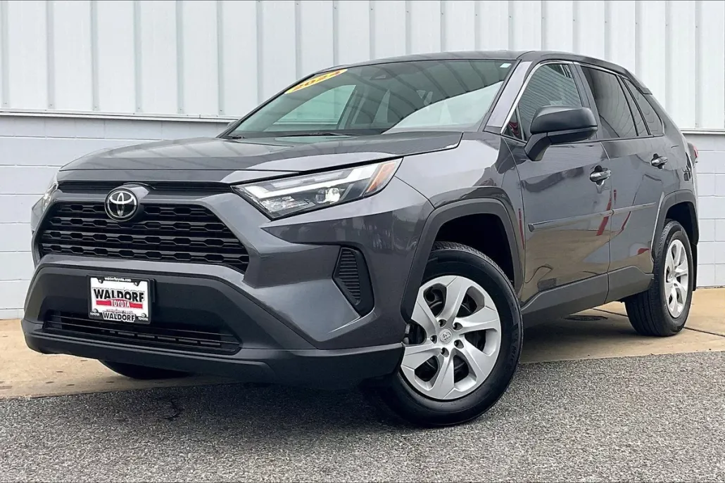 2024 Toyota RAV4 LE photo 1