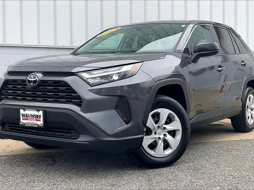2024 Toyota RAV4 LE photo 1