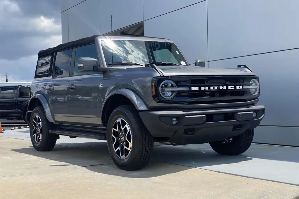 2022 Ford Bronco Outer Banks photo 1