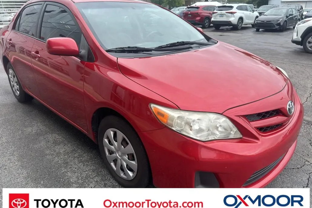 2011 Toyota Corolla LE photo 1