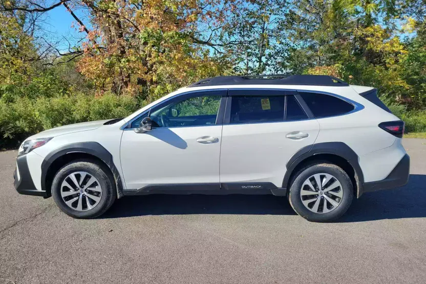 2024 Subaru Outback Premium photo 1