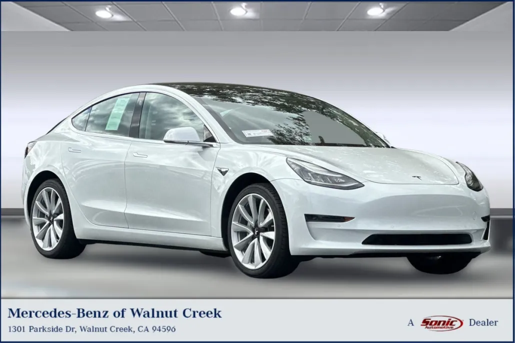 2020 Tesla Model 3 Standard Range Plus photo 1
