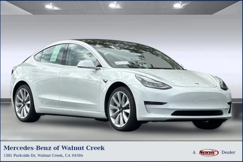 2020 Tesla Model 3 Standard Range Plus photo 1
