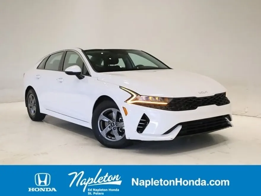 2023 Kia K5 LXS photo 1