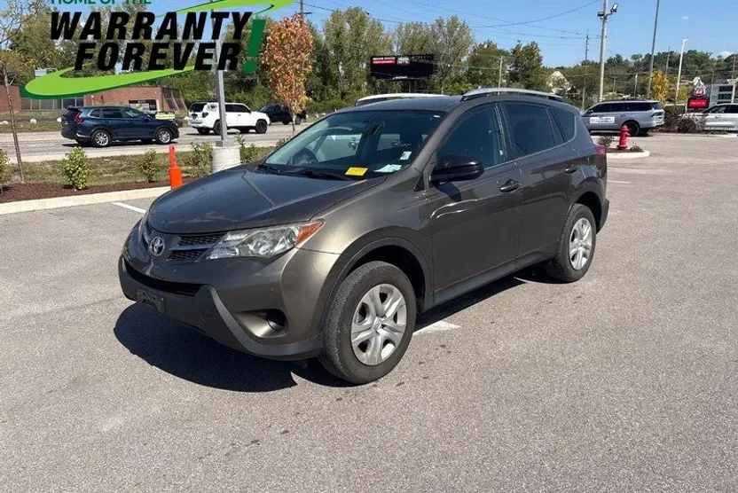 2014 Toyota RAV4 LE photo 1